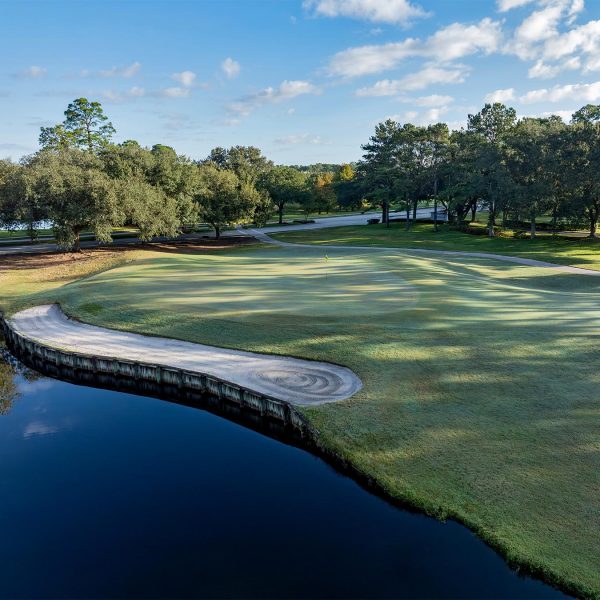 Windsor Parke Golf Club in Jacksonville FL - Hole 16 Green Approach